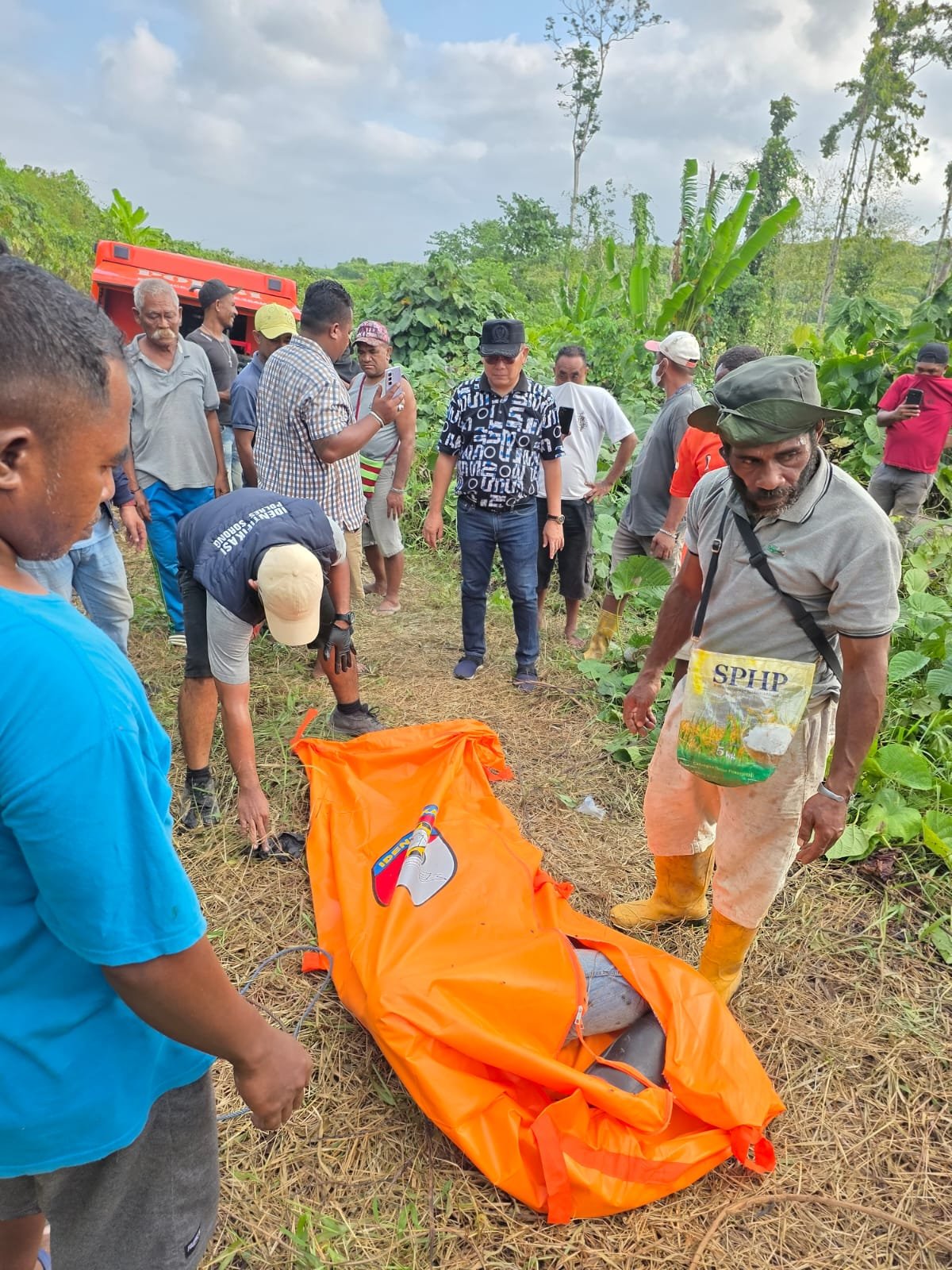Seorang Pekerja Borongan ditemukan tewas di Perkebunan Sawit milik PT. Sorong Global Lestari